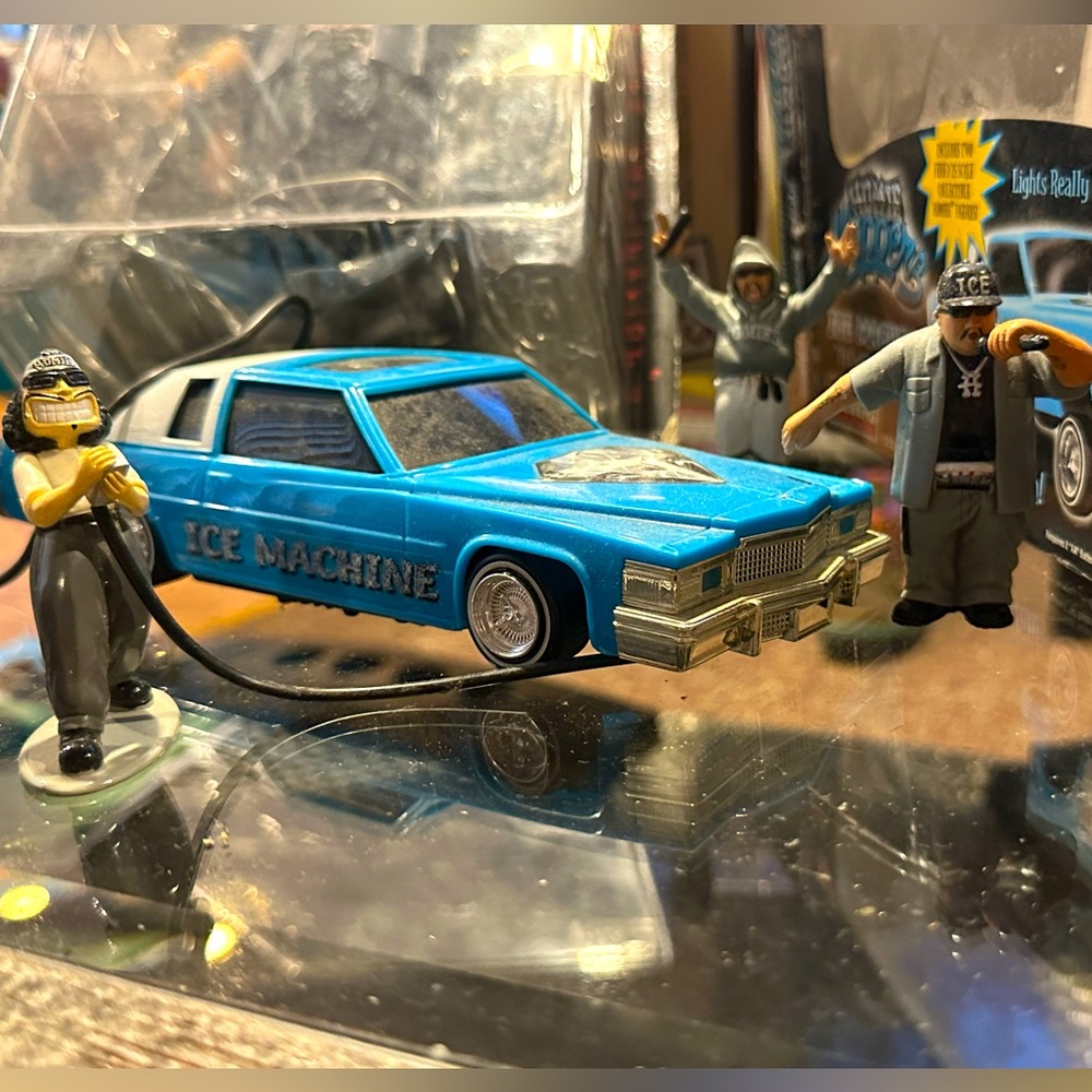 Homies™️2003 HomieHopper “79 Cadillac Lowrider w3x1/25 scale Collectible Figures